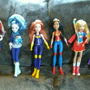 Set of six DC superhero Girls action figures